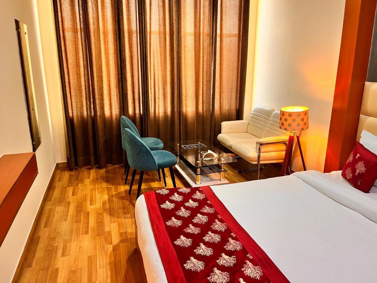 Oyster Pearl I Near Medanta Hospital I Sec-39 I Gurgaon Hotel Bagian luar foto
