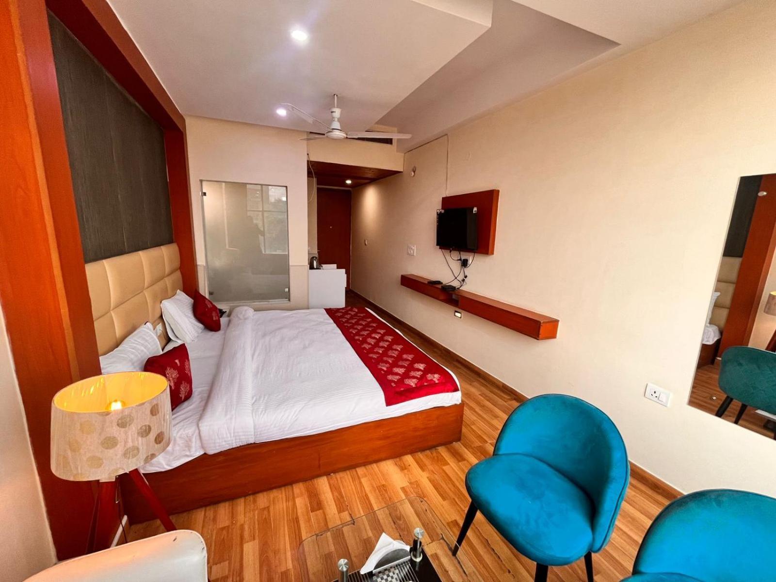 Oyster Pearl I Near Medanta Hospital I Sec-39 I Gurgaon Hotel Bagian luar foto